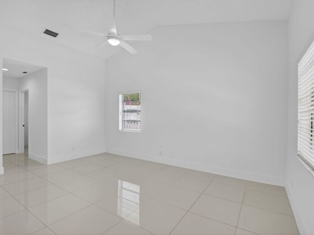 Home for rent at 488 NW 13th Street - photo 6854471