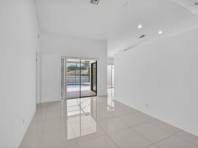 Home for rent at 488 NW 13th Street - photo 6854473