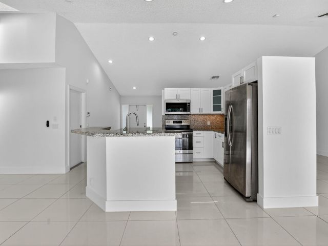 Home for rent at 488 NW 13th Street - photo 6854478