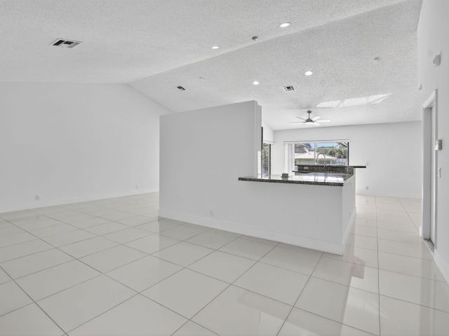 Home for rent at 488 NW 13th Street - photo 6854481