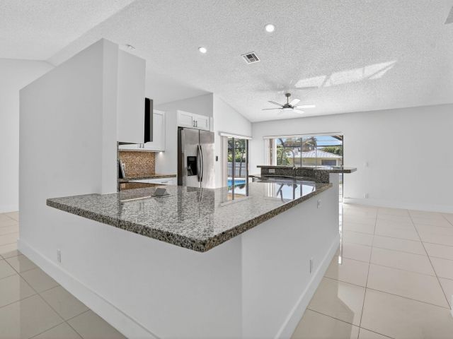 Home for rent at 488 NW 13th Street - photo 6854485