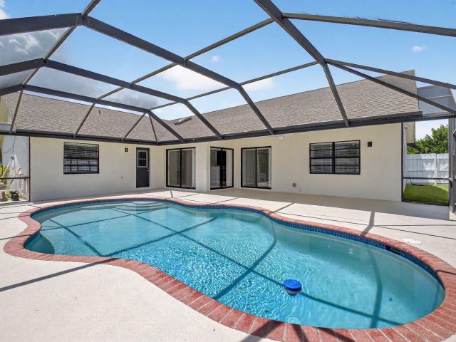 Home for rent at 488 NW 13th Street - photo 6854487