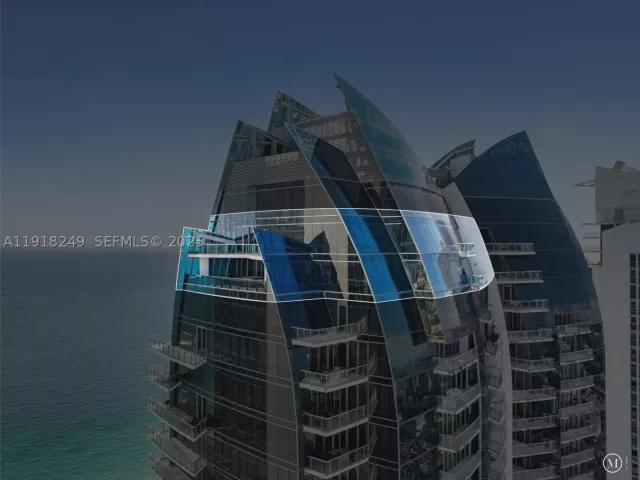 6-bedroom condo for sale in Sunny Isles Beach - 17121 Collins Ave 4806 - MondialRealty
