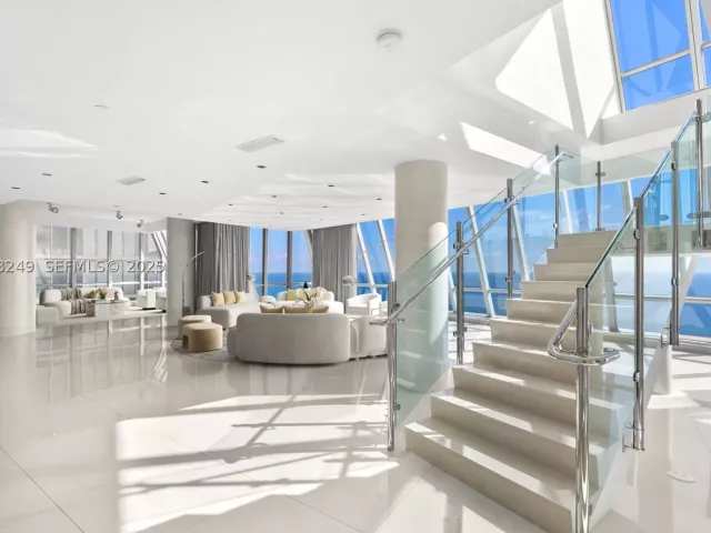 6-bedroom condo for sale in Sunny Isles Beach - 17121 Collins Ave 4806 - MondialRealty