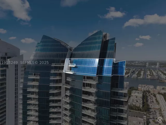 6-bedroom condo for sale in Sunny Isles Beach - 17121 Collins Ave 4806 - MondialRealty