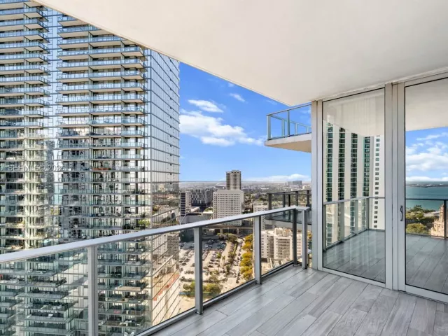 3-bedroom condo for sale in Miami - 851 NE 1st Ave 2811 - MondialRealty