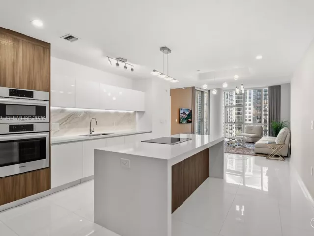 3-bedroom condo for sale in Miami - 851 NE 1st Ave 2811 - MondialRealty