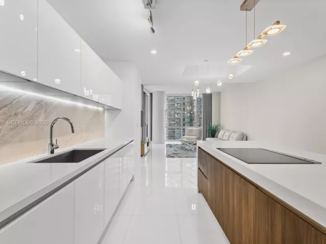3-bedroom condo for sale in Miami - 851 NE 1st Ave 2811 - MondialRealty