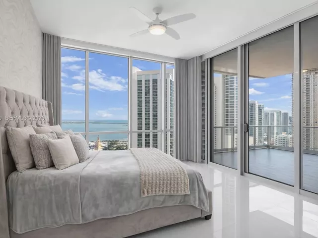 3-bedroom condo for sale in Miami - 851 NE 1st Ave 2811 - MondialRealty