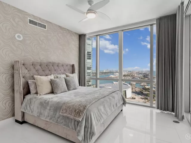 3-bedroom condo for sale in Miami - 851 NE 1st Ave 2811 - MondialRealty