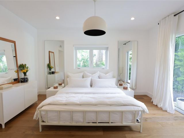 Home for rent at 12020 NE 5th Ave - photo 6824725