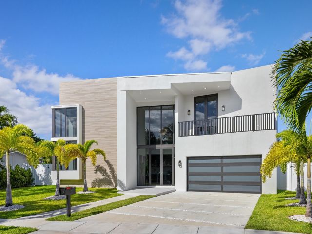 Home for sale at 957 SW 12th Street - photo 6841327