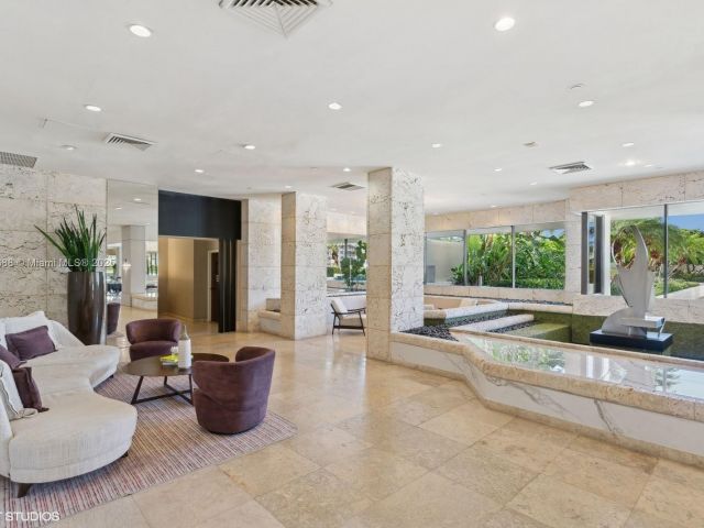 2-bedroom condo for sale in Aventura - 1000 W Island Blvd 2911 - MondialRealty