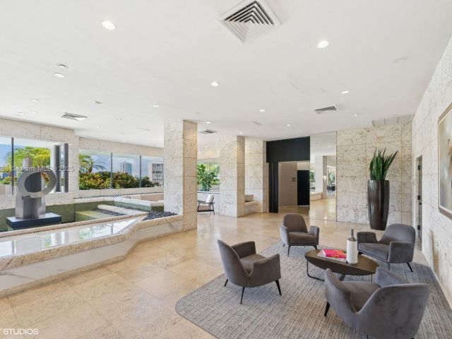 2-bedroom condo for sale in Aventura - 1000 W Island Blvd 2911 - MondialRealty