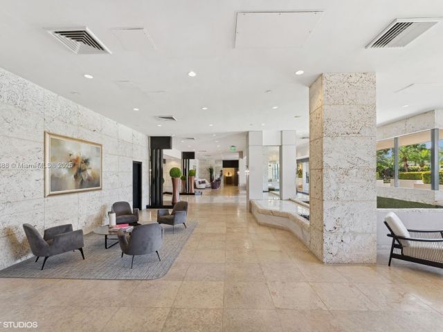 2-bedroom condo for sale in Aventura - 1000 W Island Blvd 2911 - MondialRealty