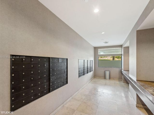 2-bedroom condo for sale in Aventura - 1000 W Island Blvd 2911 - MondialRealty