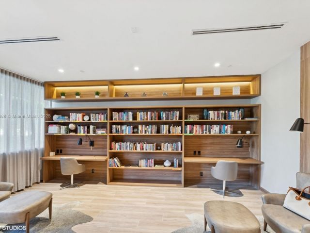 2-bedroom condo for sale in Aventura - 1000 W Island Blvd 2911 - MondialRealty