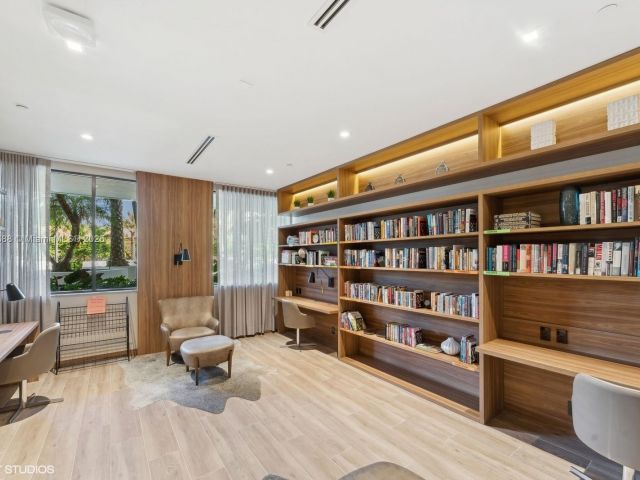 2-bedroom condo for sale in Aventura - 1000 W Island Blvd 2911 - MondialRealty