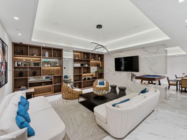 2-bedroom condo for sale in Aventura - 1000 W Island Blvd 2911 - MondialRealty