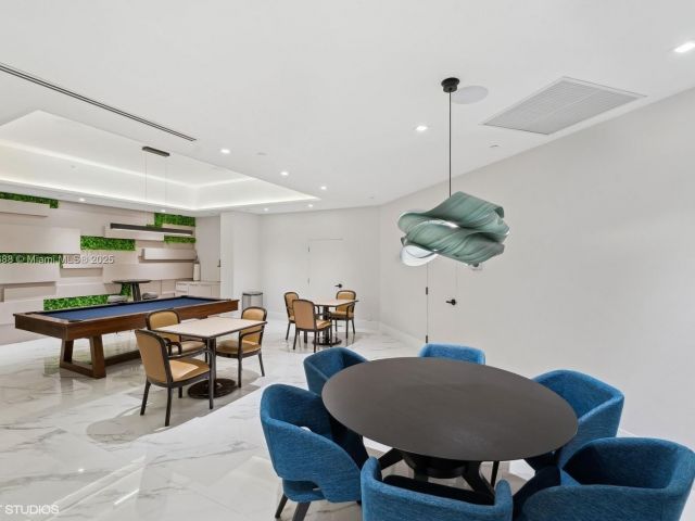 2-bedroom condo for sale in Aventura - 1000 W Island Blvd 2911 - MondialRealty