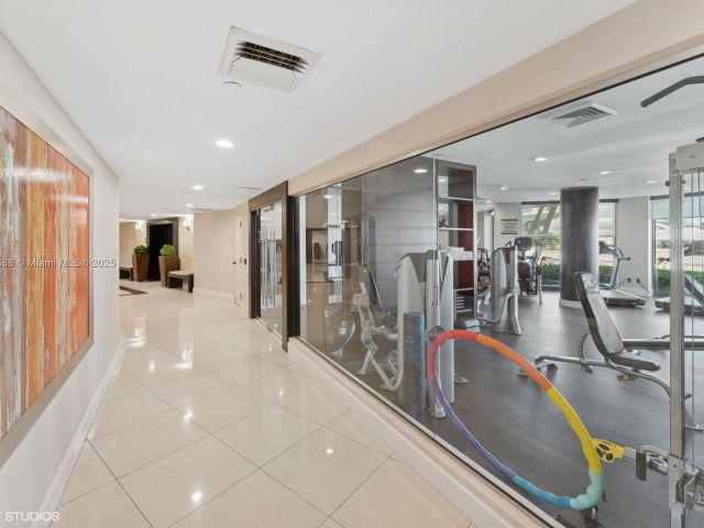 2-bedroom condo for sale in Aventura - 1000 W Island Blvd 2911 - MondialRealty