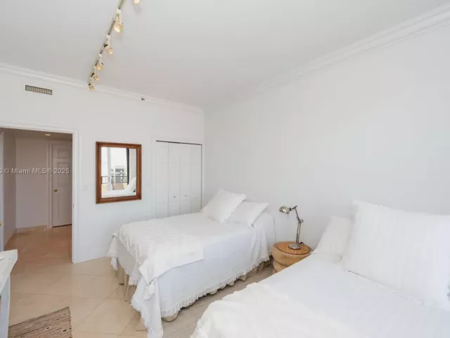 Apartment for rent  Unit #1036 - photo 6829682