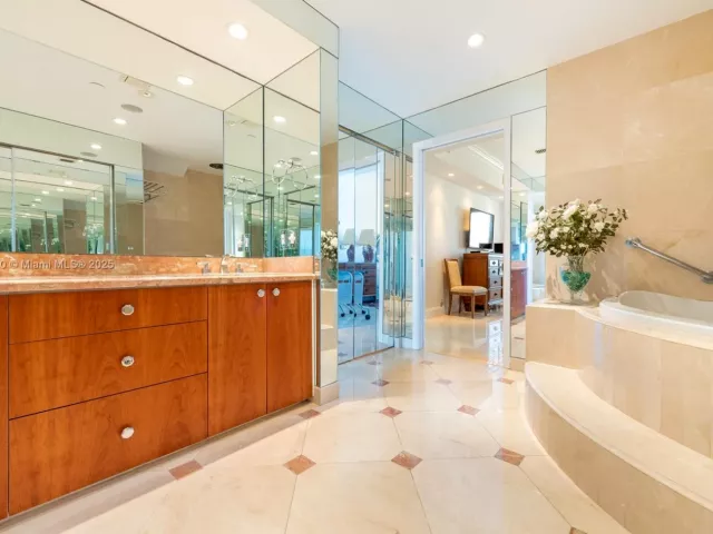 Apartment for rent  Unit #1036 - photo 6829684