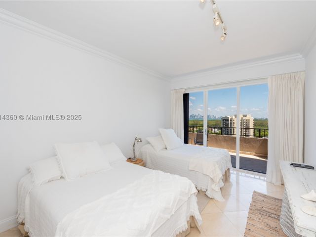 2-bedroom condo for rent in Key Biscayne - 151 Crandon Blvd 1036 - MondialRealty