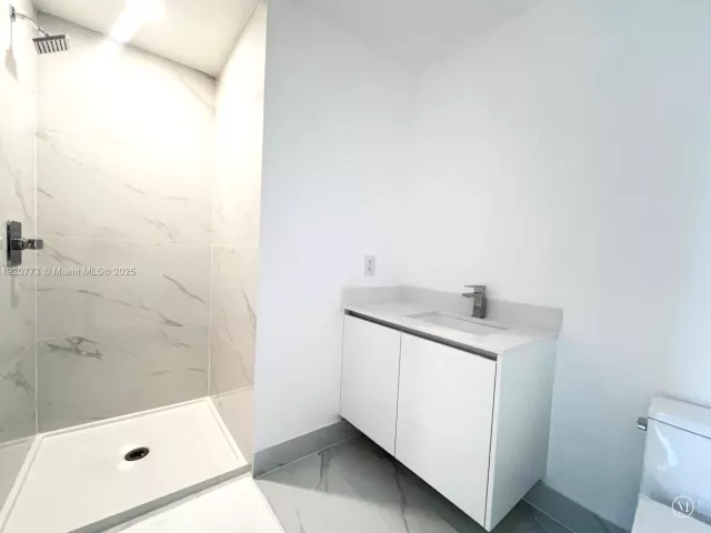 3-bedroom condo for rent in Miami - 700 NE 24th St 1503 - MondialRealty
