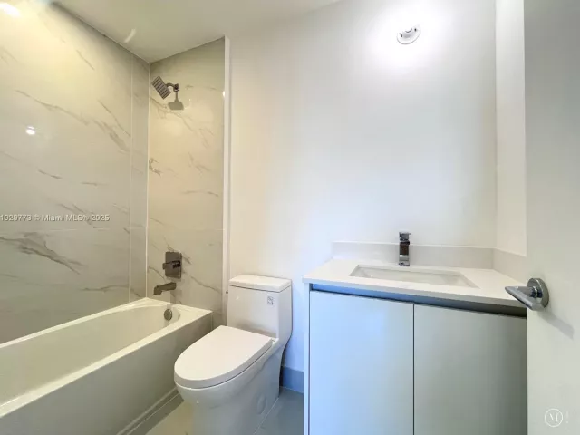 3-bedroom condo for rent in Miami - 700 NE 24th St 1503 - MondialRealty