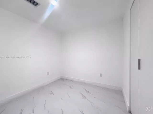 3-bedroom condo for rent in Miami - 700 NE 24th St 1503 - MondialRealty