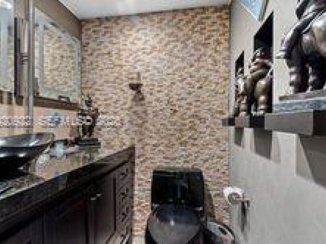 Apartment for sale  Unit #17D - photo 7445418