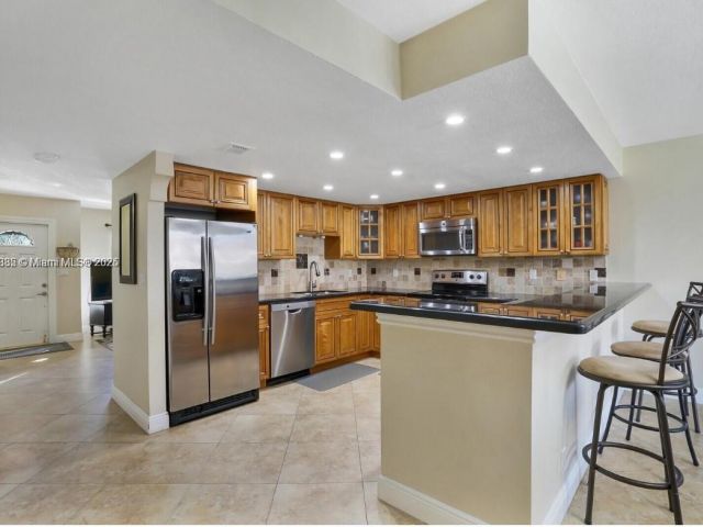 2-bedroom home for sale in Hallandale Beach - 1951 Atlantic Shores Blvd 8 - MondialRealty