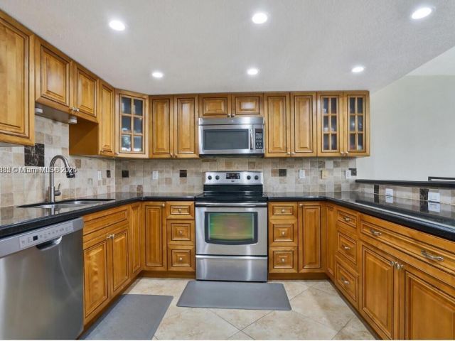 2-bedroom home for sale in Hallandale Beach - 1951 Atlantic Shores Blvd 8 - MondialRealty