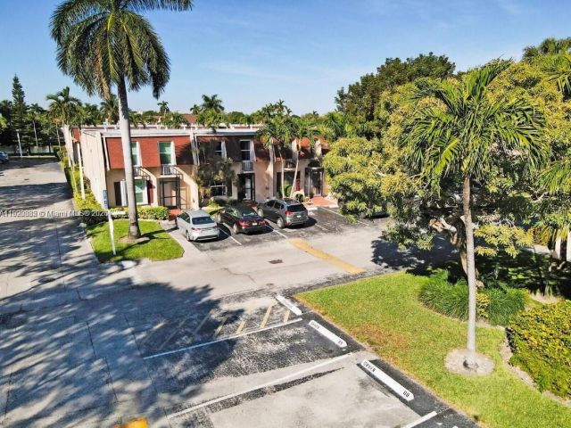 2-bedroom home for sale in Hallandale Beach - 1951 Atlantic Shores Blvd 8 - MondialRealty