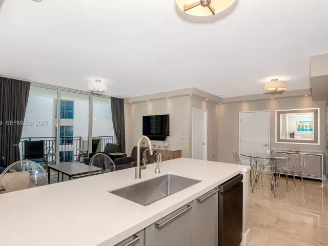 2-bedroom condo for rent in Sunny Isles Beach - 17555 E Atlantic Blvd 1005 - MondialRealty