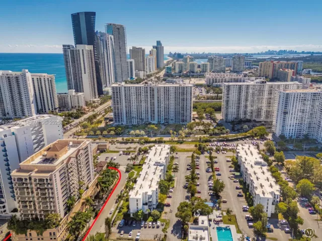2-bedroom condo for rent in Sunny Isles Beach - 17555 E Atlantic Blvd 1005 - MondialRealty