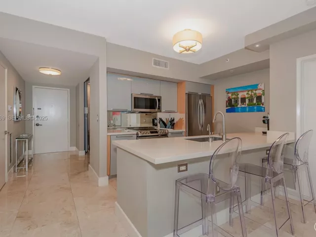 2-bedroom condo for rent in Sunny Isles Beach - 17555 E Atlantic Blvd 1005 - MondialRealty