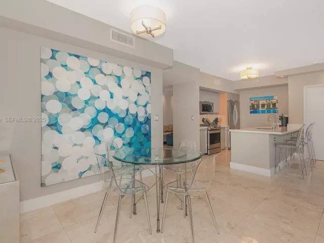 2-bedroom condo for rent in Sunny Isles Beach - 17555 E Atlantic Blvd 1005 - MondialRealty