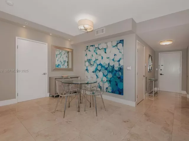 2-bedroom condo for rent in Sunny Isles Beach - 17555 E Atlantic Blvd 1005 - MondialRealty