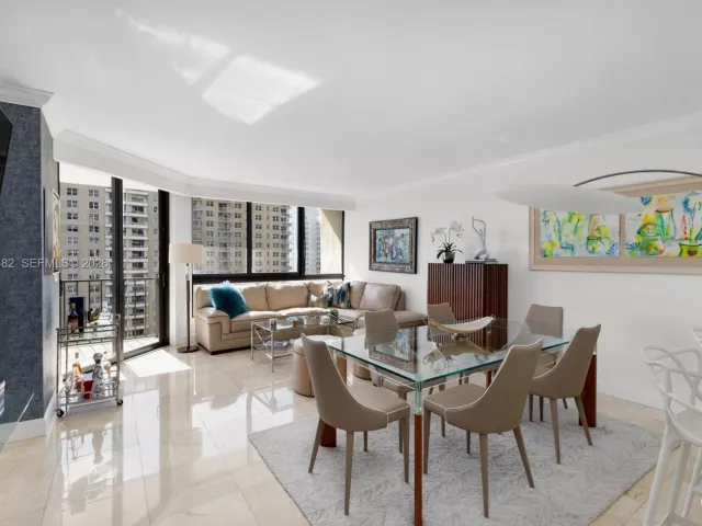 2-bedroom condo for sale in Miami - 520 Brickell Key Dr A1207 - MondialRealty