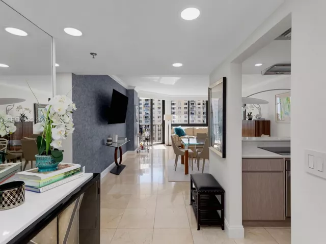 2-bedroom condo for sale in Miami - 520 Brickell Key Dr A1207 - MondialRealty