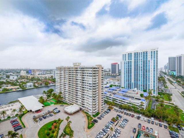 Apartment for rent  Unit #17H - photo 7430351