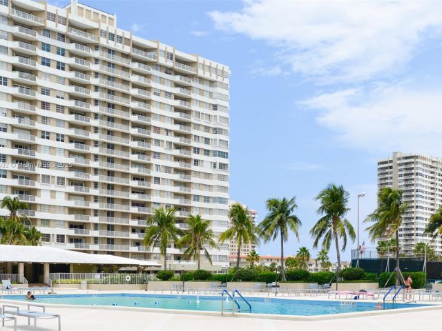 Apartment for rent  Unit #17H - photo 7430360