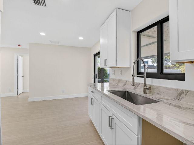 Home for sale at 122 SW 9th Avenue - photo 6829581