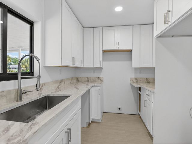 Home for sale at 122 SW 9th Avenue - photo 6829582