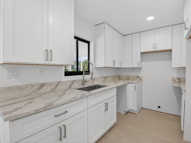 Home for sale at 122 SW 9th Avenue - photo 6829583