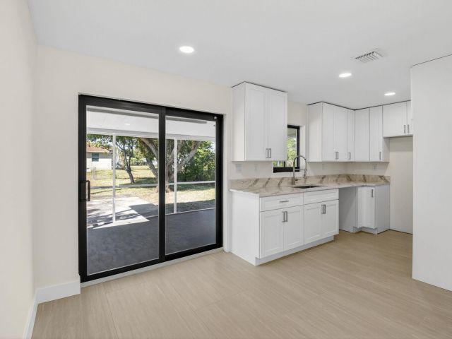 Home for sale at 122 SW 9th Avenue - photo 6829584