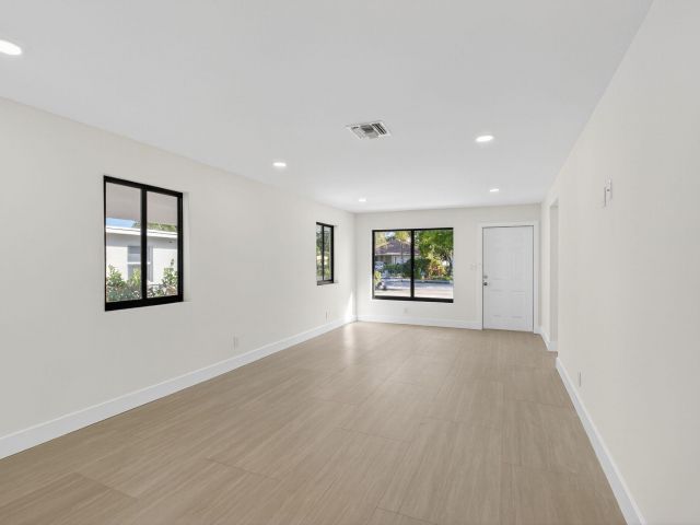 Home for sale at 122 SW 9th Avenue - photo 6829586