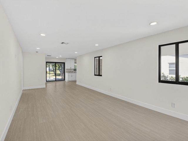 Home for sale at 122 SW 9th Avenue - photo 6829589